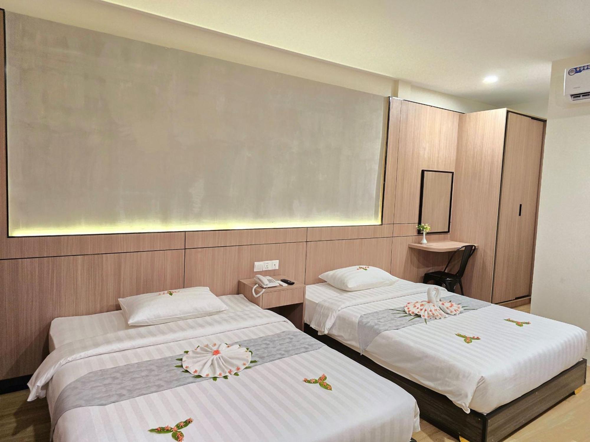 Joli Hotel Phnom Penh Exterior photo